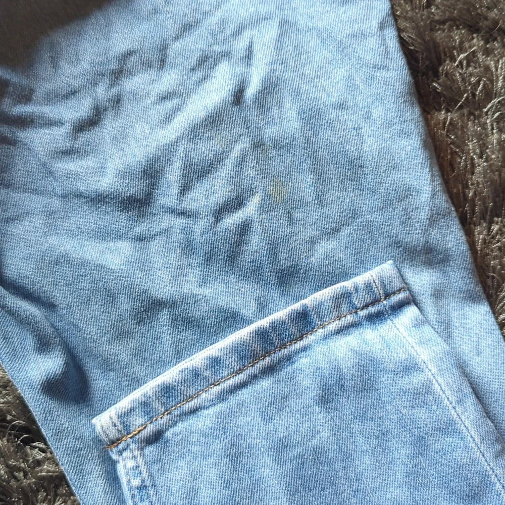 Everlane Original Cheeky Jean in Stone-washed Sky - Picture 16 of 16